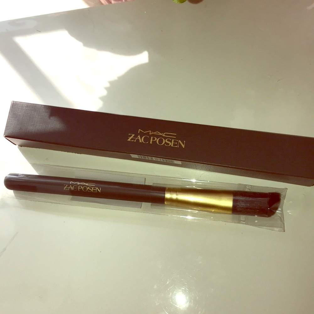 MAC Cosmetics - Zac Posen 168 Large Contour Brush